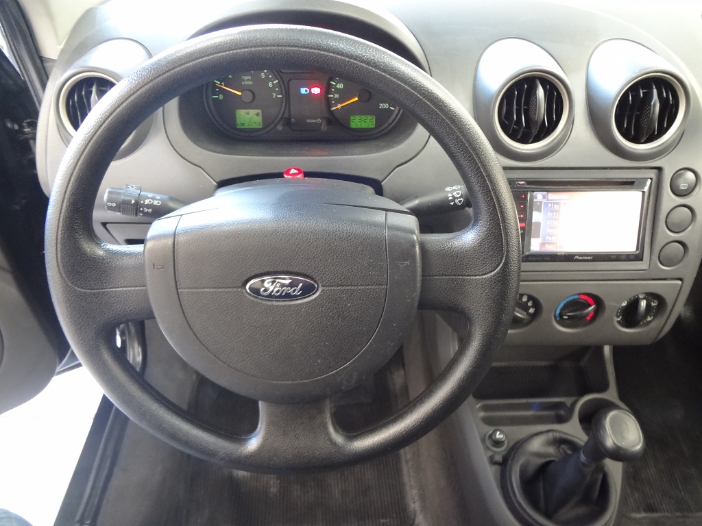 Ford Fiesta Hatch Preto