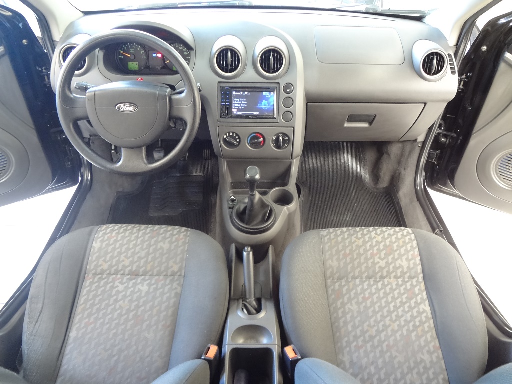 Ford Fiesta Hatch Preto