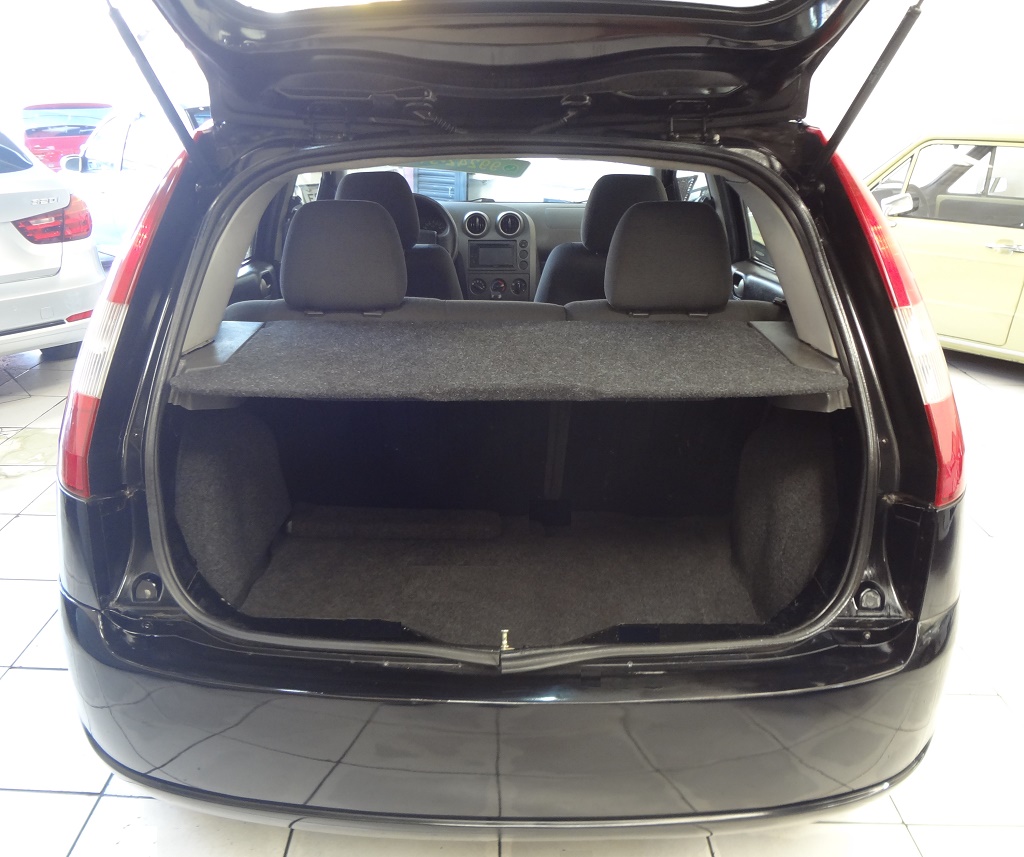 Ford Fiesta Hatch Preto