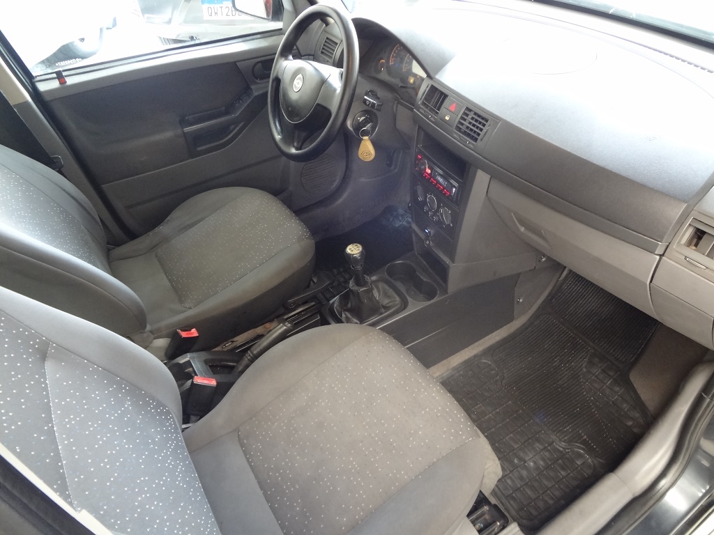 Chevrolet Meriva Cinza