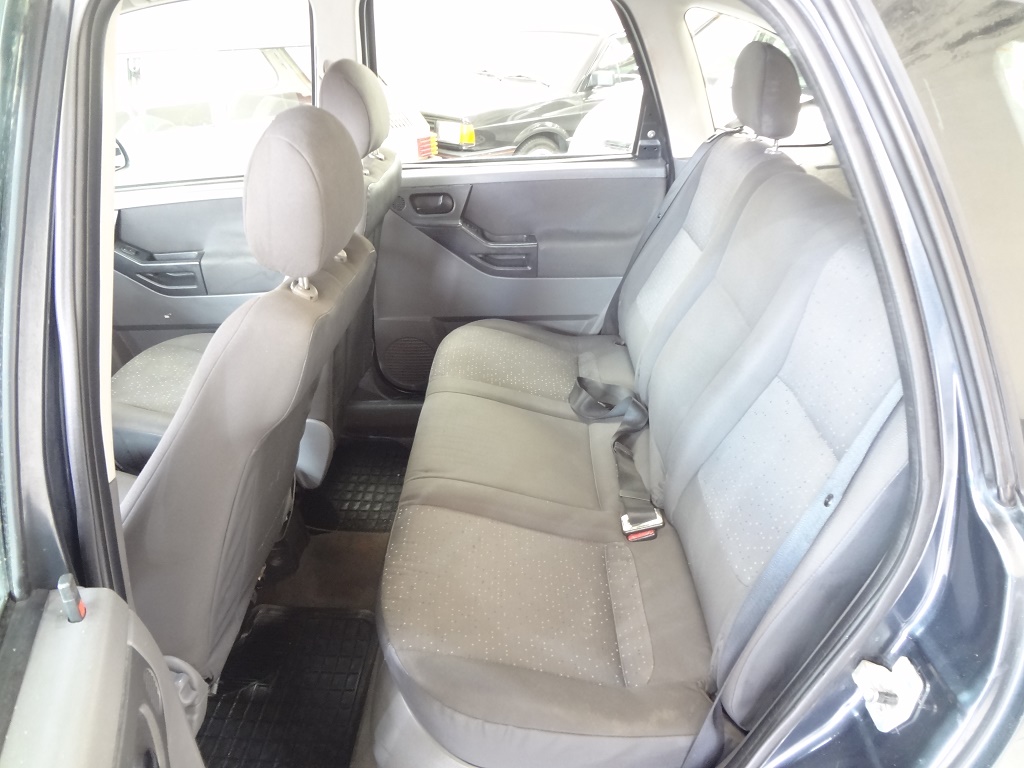 Chevrolet Meriva Cinza