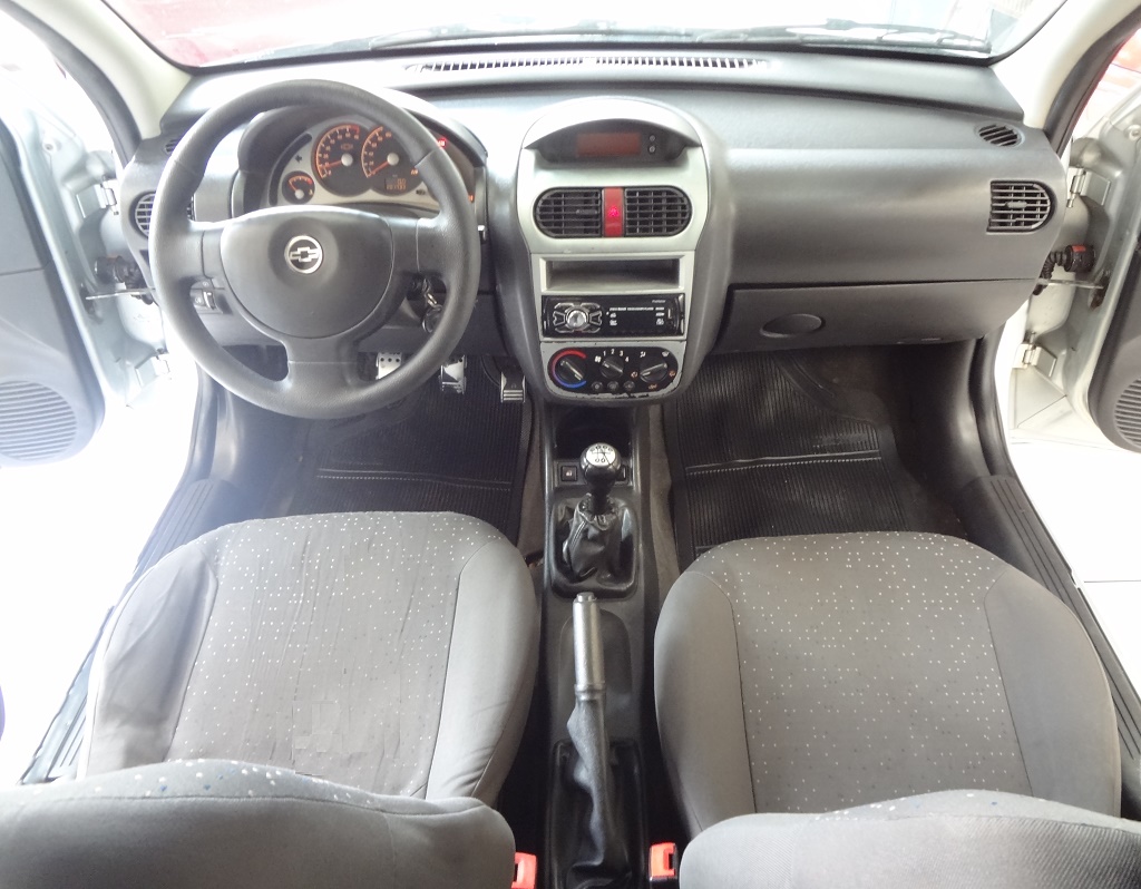 Chevrolet Corsa Prata