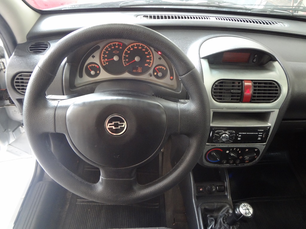 Chevrolet Corsa Prata