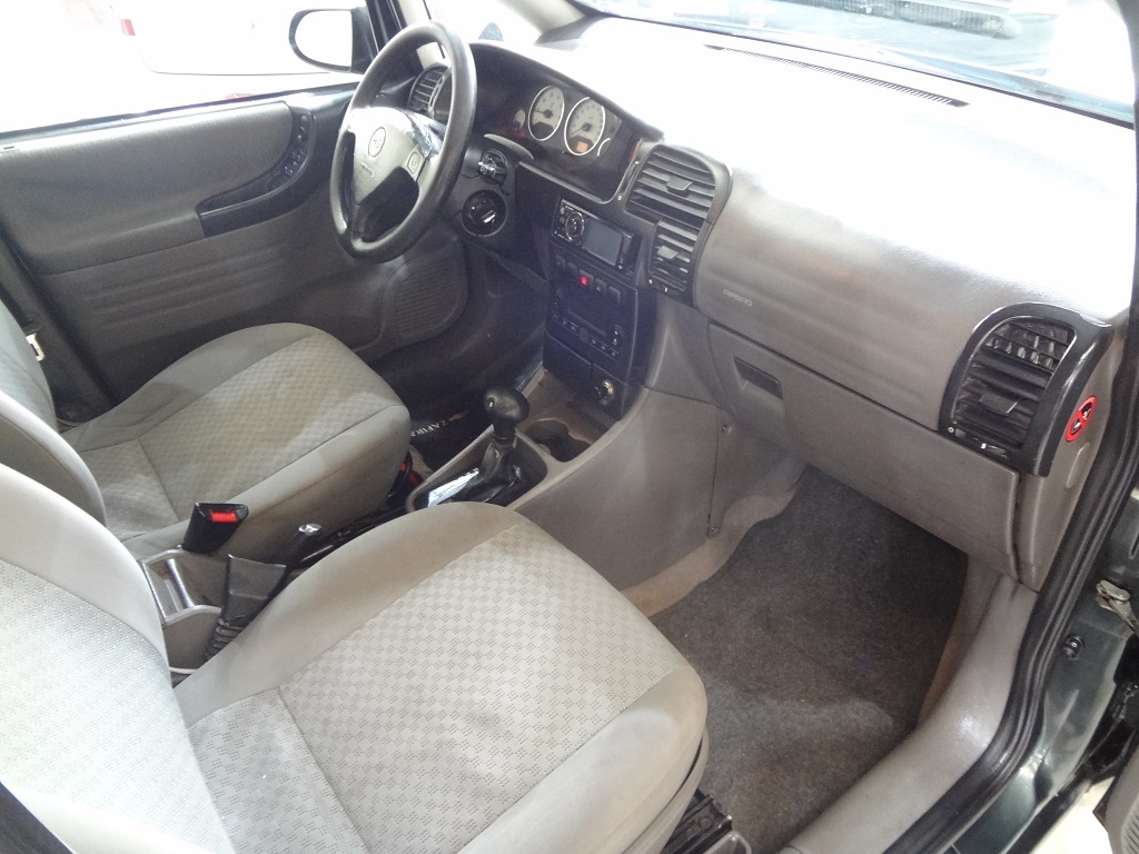 Chevrolet Zafira Cinza