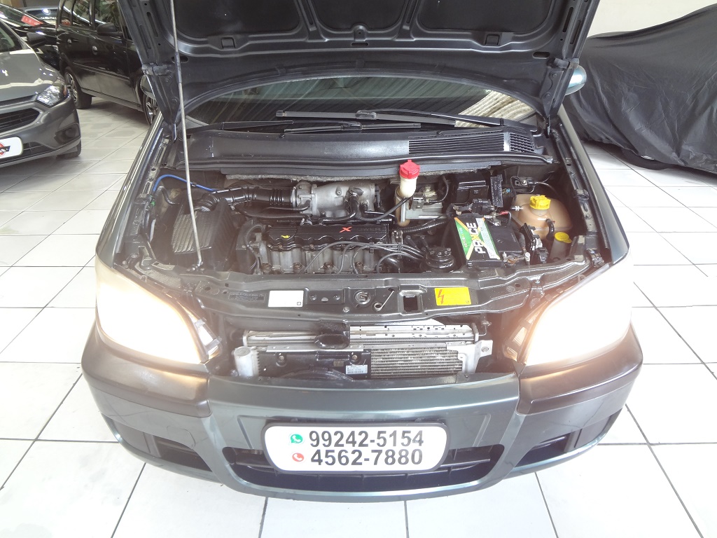 Chevrolet Zafira Cinza