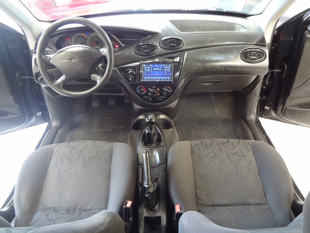 Ford Focus Hatch Preto