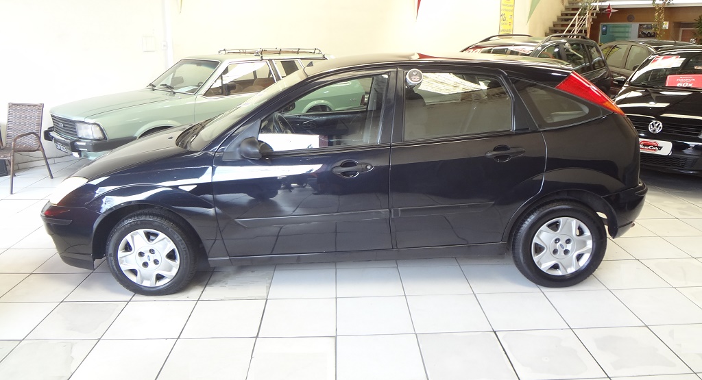 Ford Focus Hatch Preto