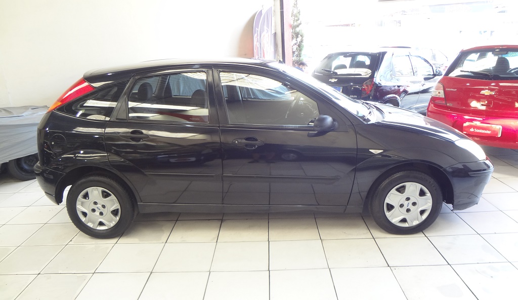 Ford Focus Hatch Preto