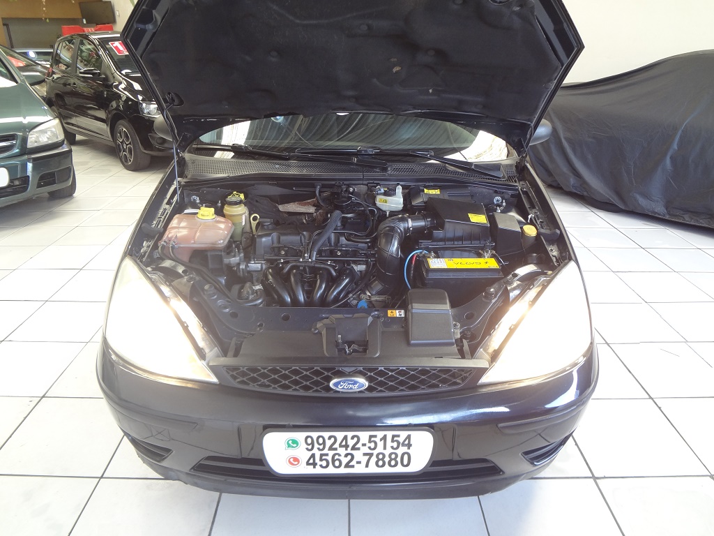 Ford Focus Hatch Preto