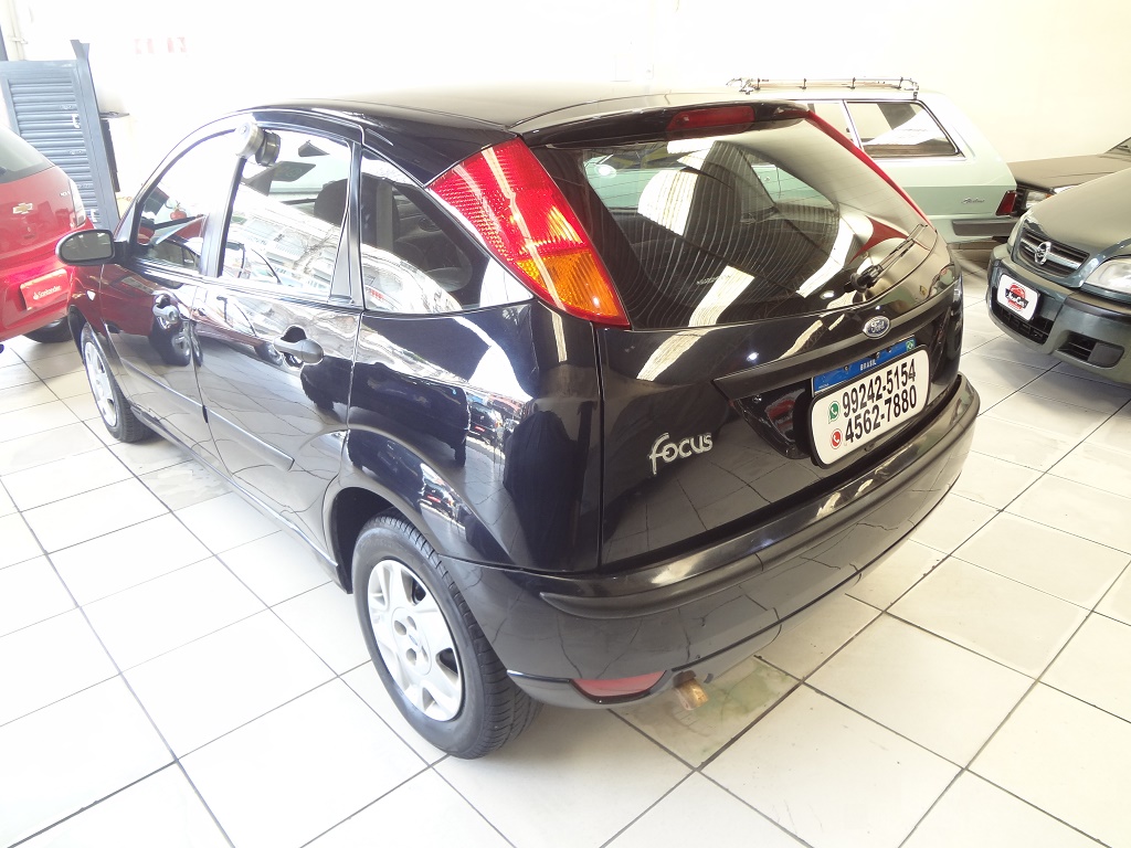 Ford Focus Hatch Preto