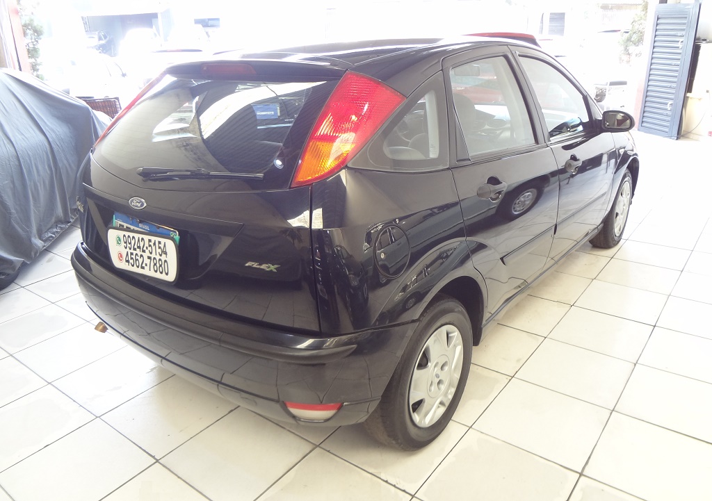 Ford Focus Hatch Preto