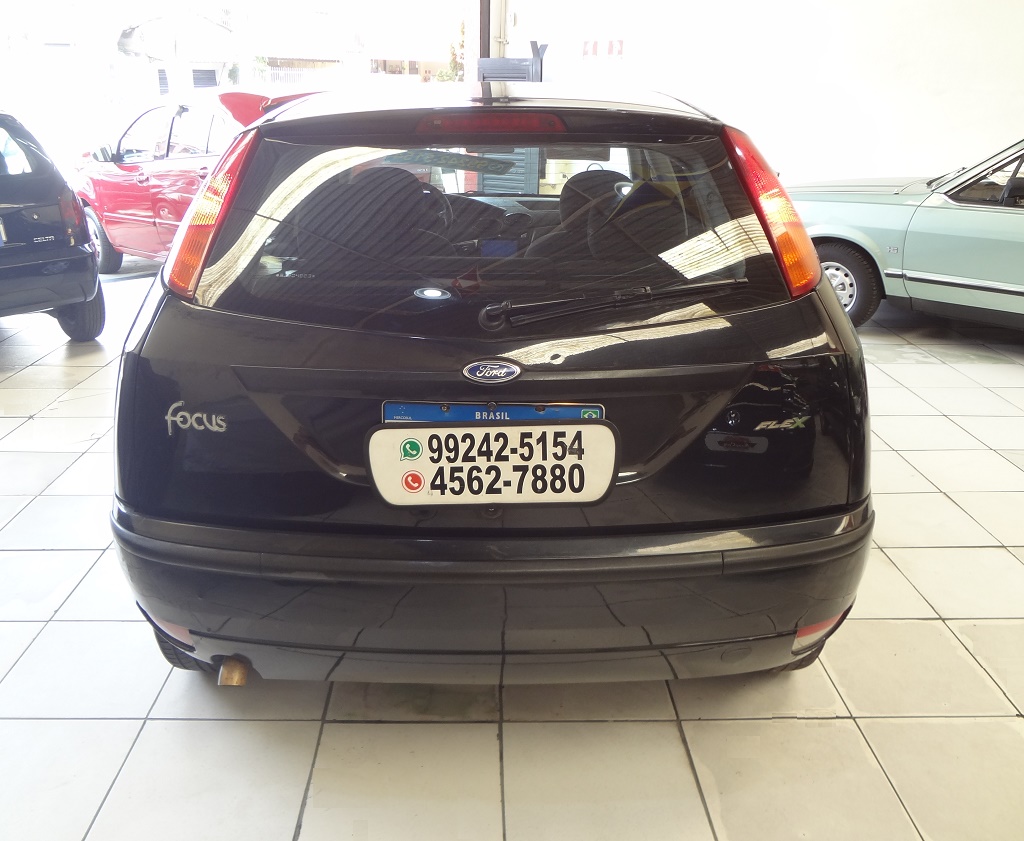 Ford Focus Hatch Preto