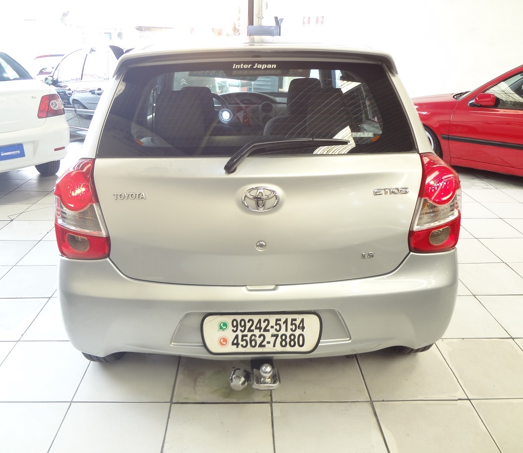 Toyota Etios Hatch Prata