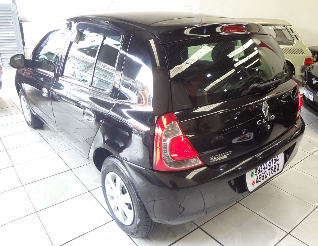 Renault Clio Preto