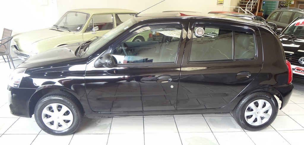 Renault Clio Preto