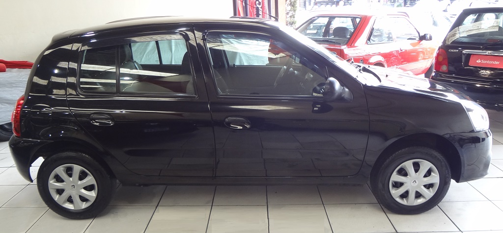 Renault Clio Preto