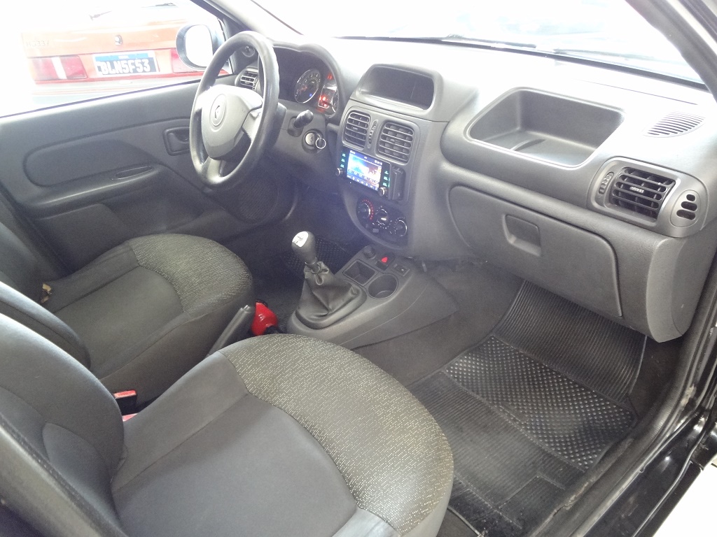 Renault Clio Preto