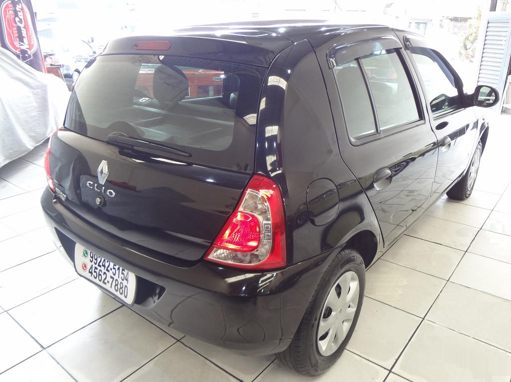 Renault Clio Preto