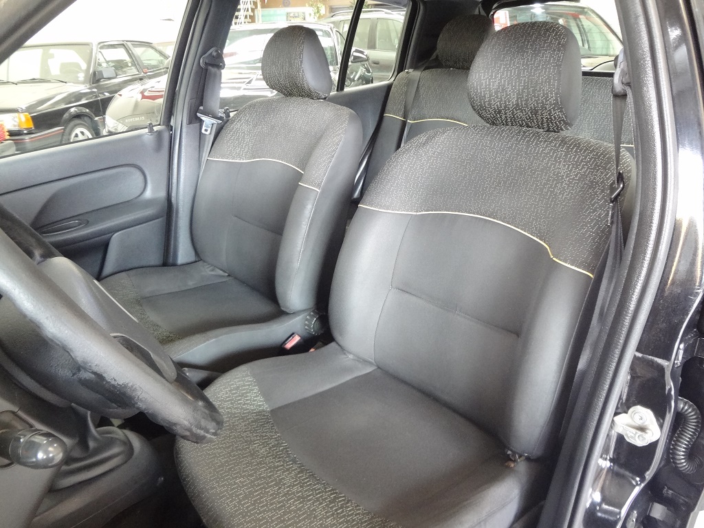 Renault Clio Preto