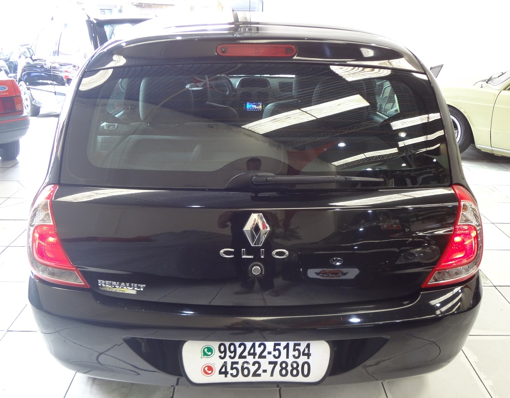Renault Clio Preto