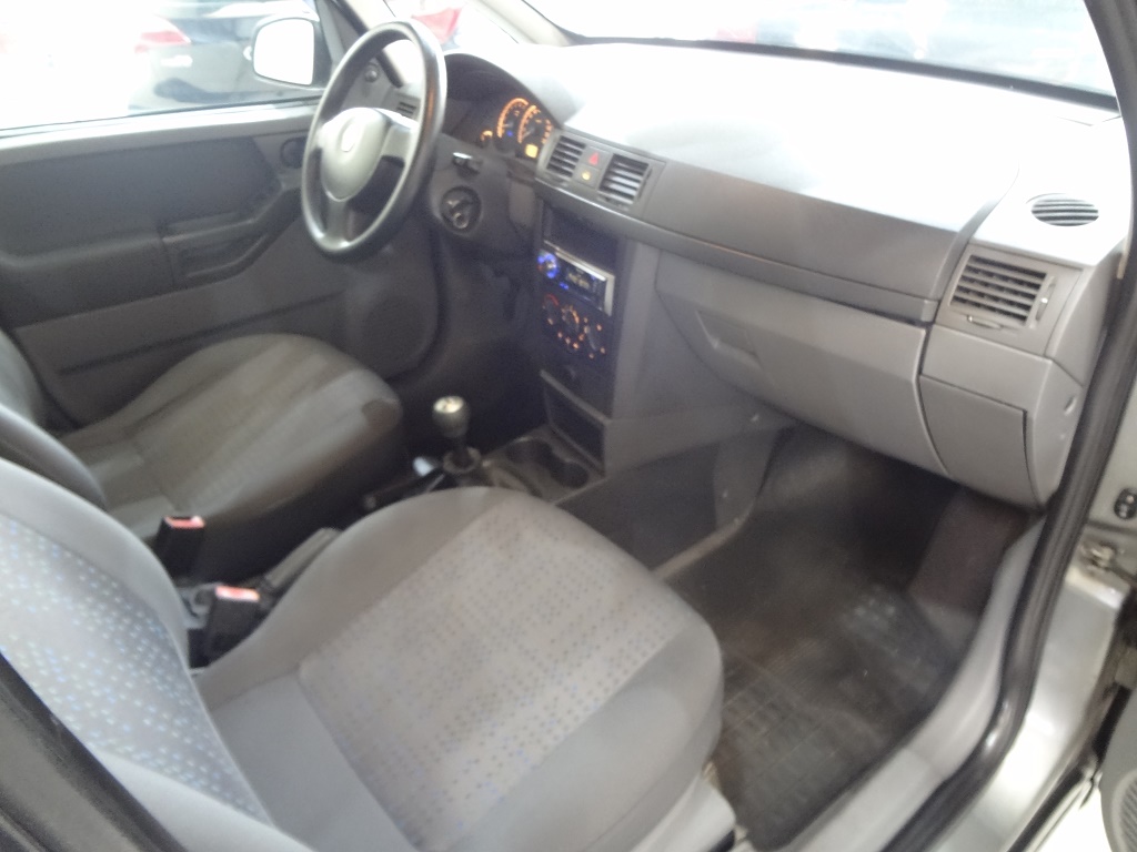 Chevrolet Meriva Cinza