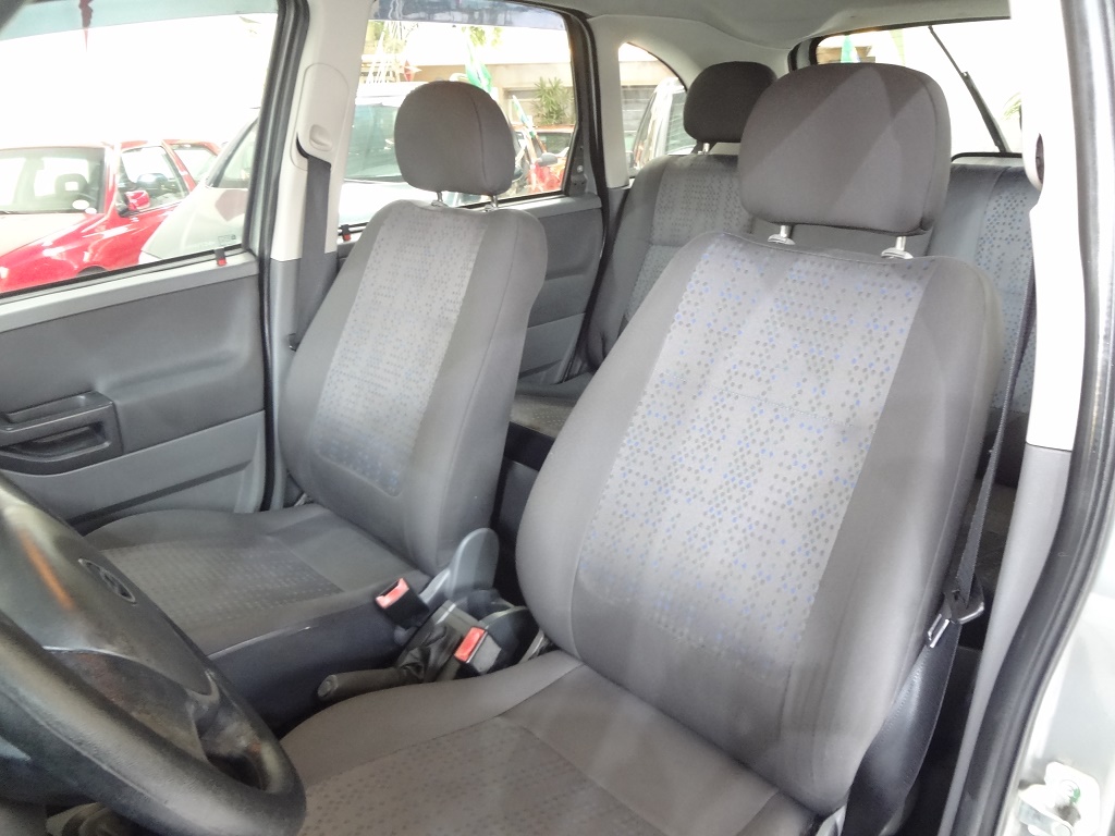 Chevrolet Meriva Cinza