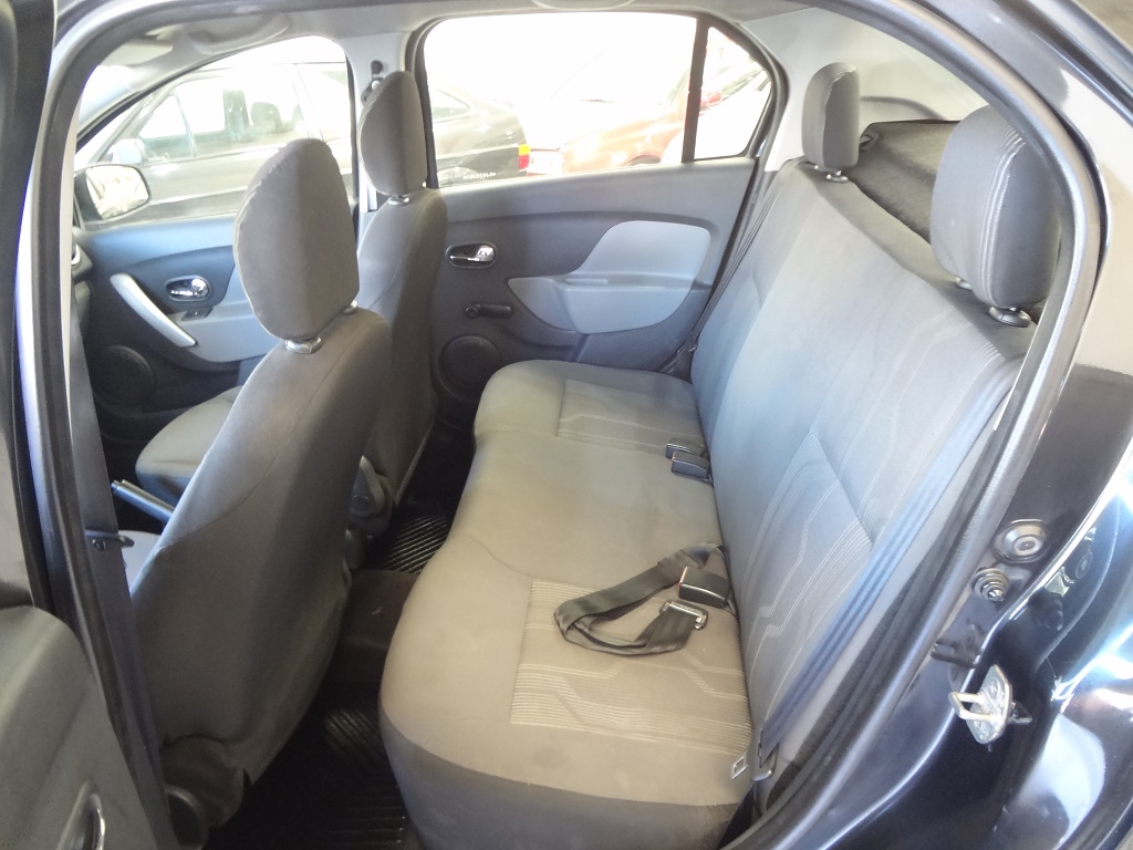 Renault Logan Preto
