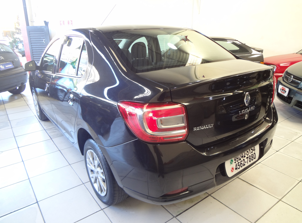Renault Logan Preto