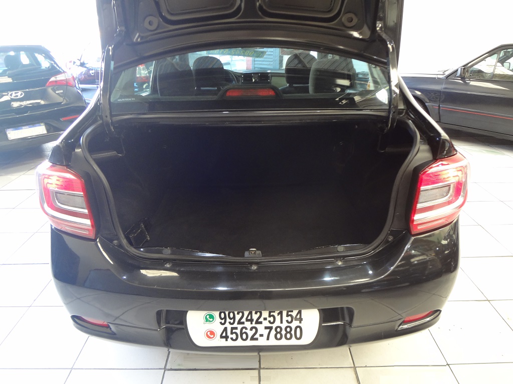 Renault Logan Preto