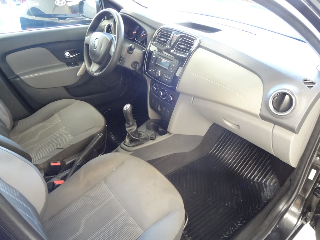 Renault Logan Preto