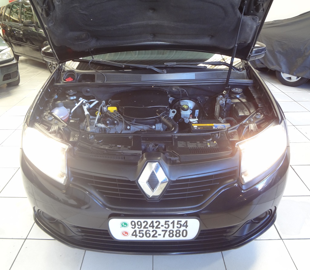 Renault Logan Preto