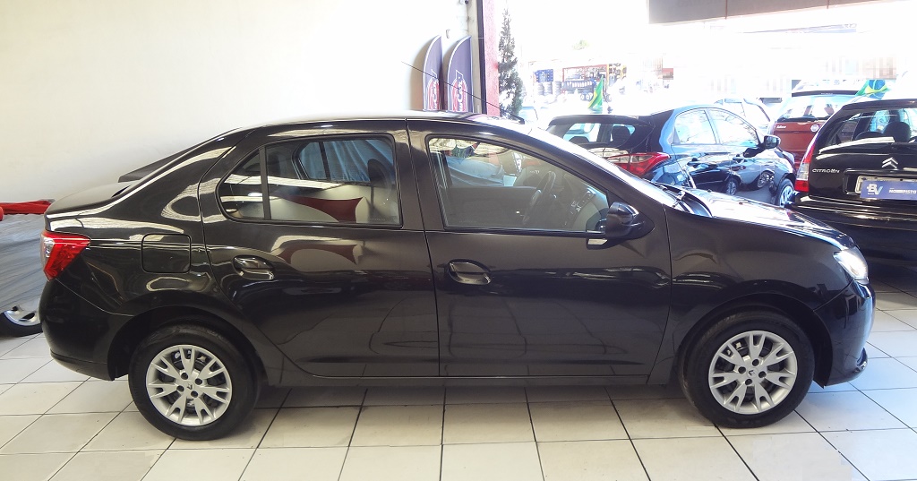 Renault Logan Preto
