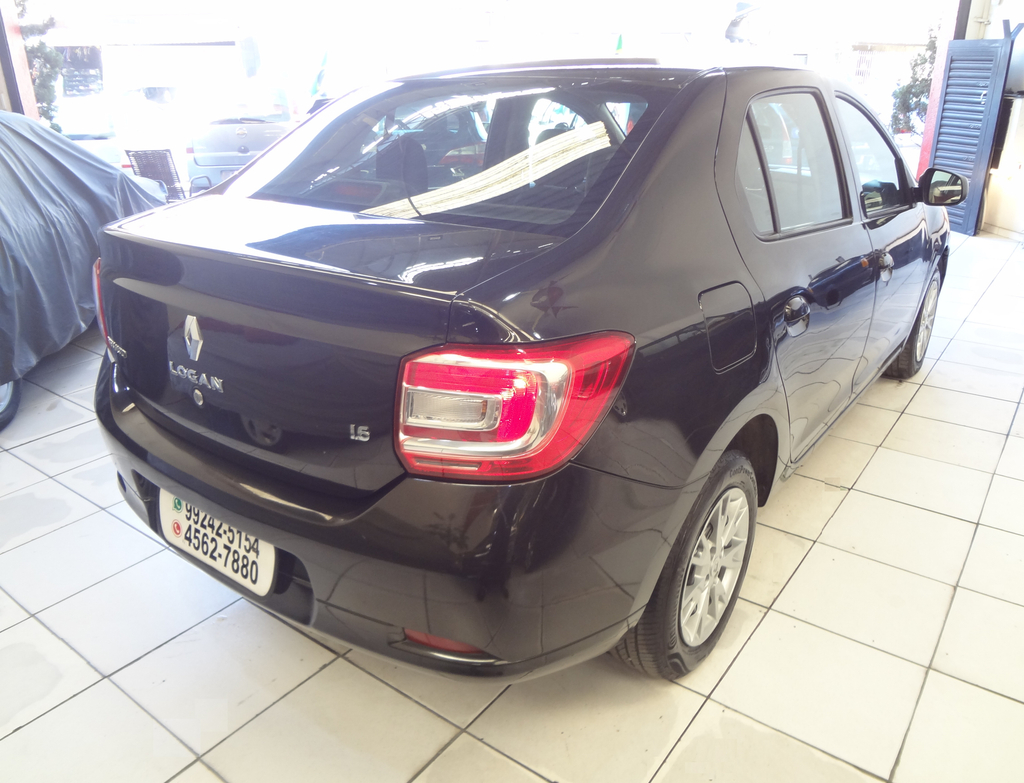 Renault Logan Preto