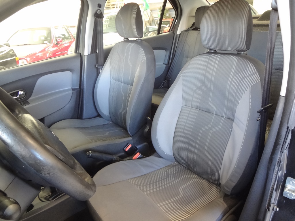 Renault Logan Preto