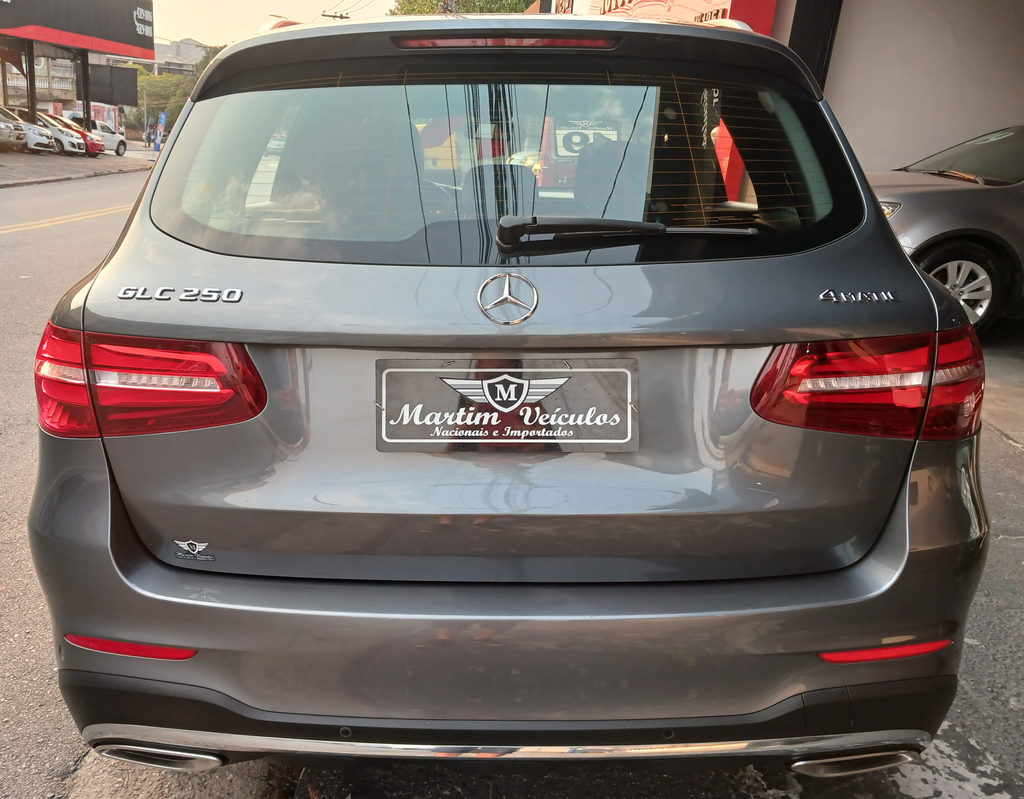Mercedes Benz GLC 250 Cinza
