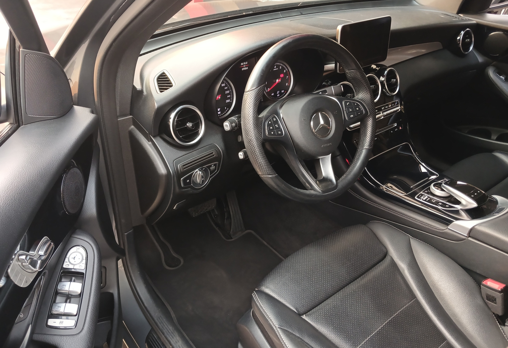 Mercedes Benz GLC 250 Cinza