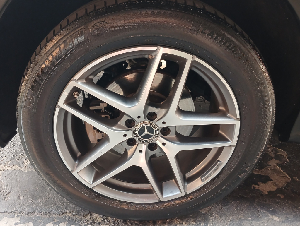 Mercedes Benz GLC 250 Cinza