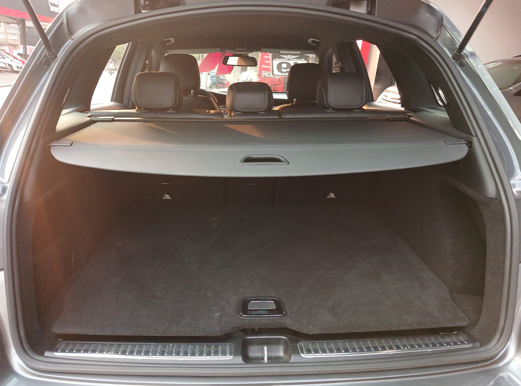 Mercedes Benz GLC 250 Cinza