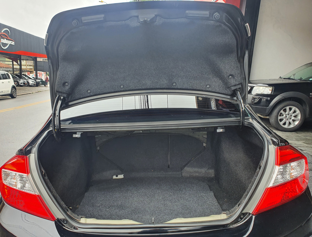 Honda Civic Sedan Preto