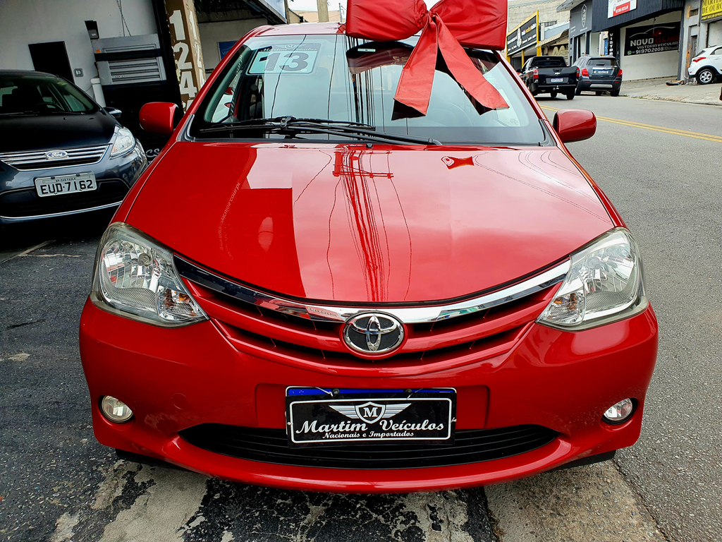 Toyota ETIOS Vermelho