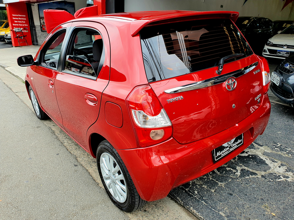 Toyota ETIOS Vermelho