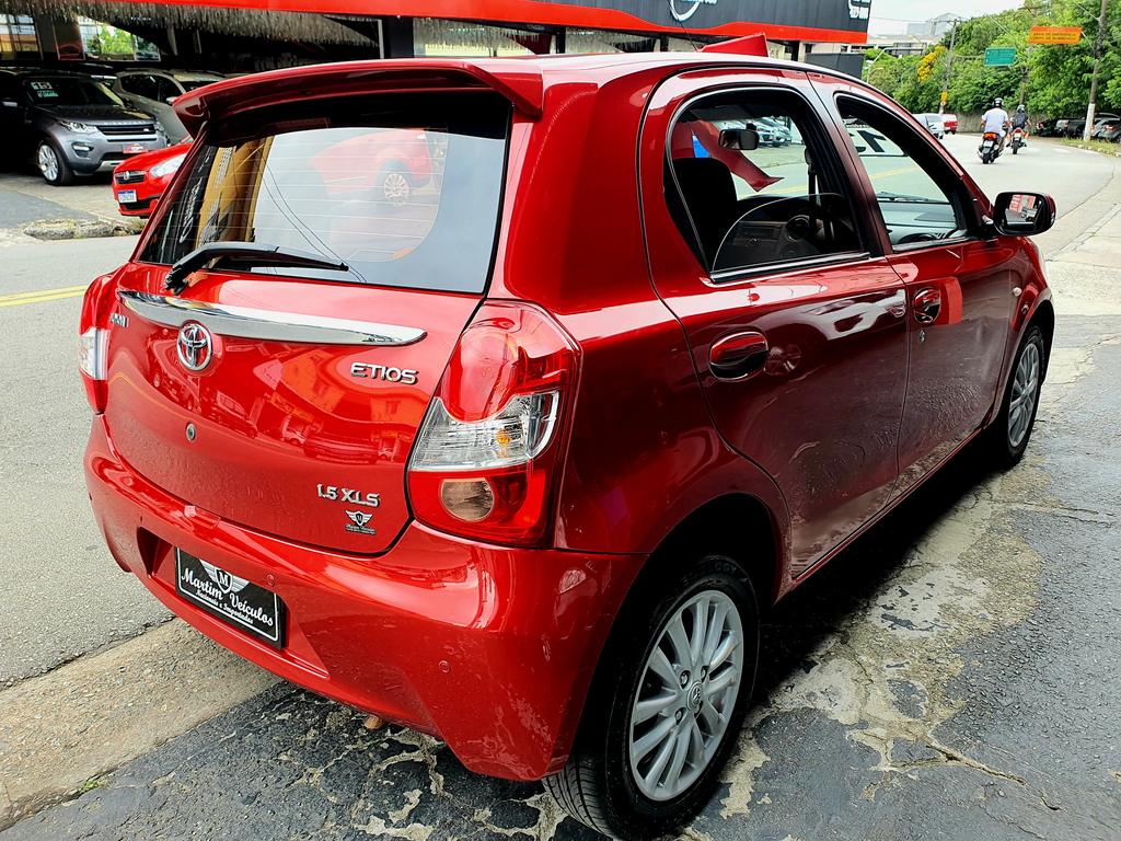 Toyota ETIOS Vermelho