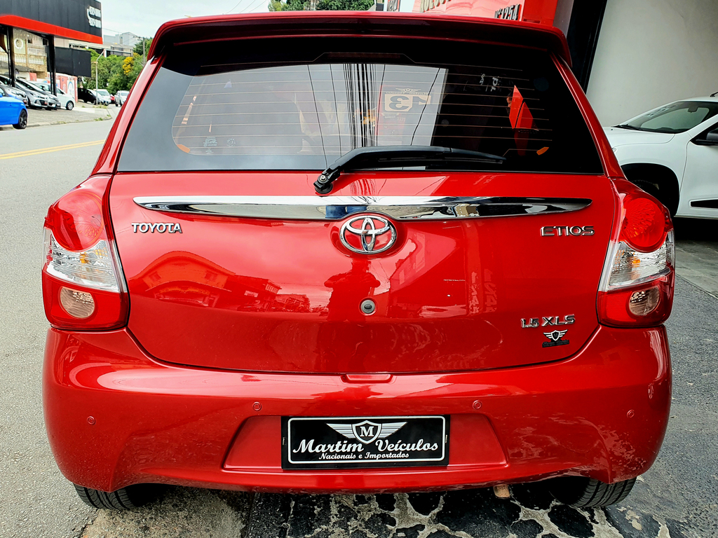 Toyota ETIOS Vermelho
