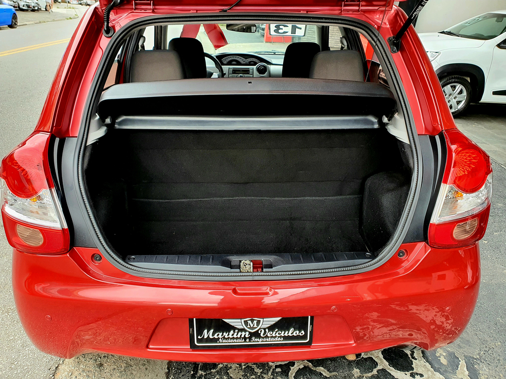 Toyota ETIOS Vermelho