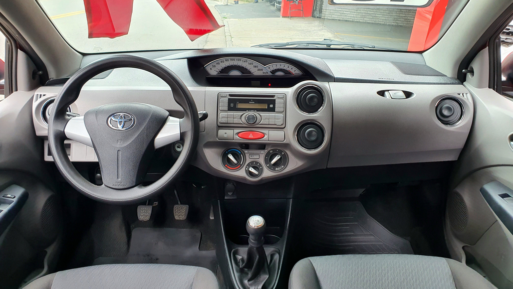 Toyota ETIOS Vermelho