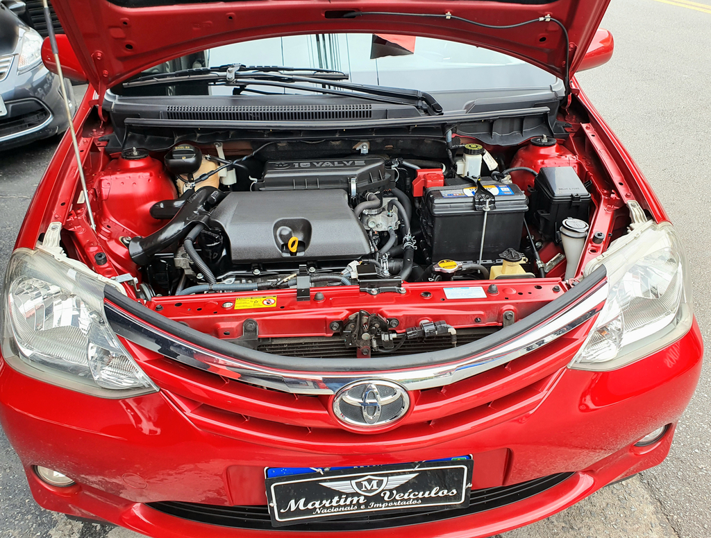 Toyota ETIOS Vermelho