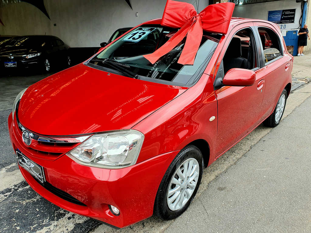 Toyota ETIOS Vermelho