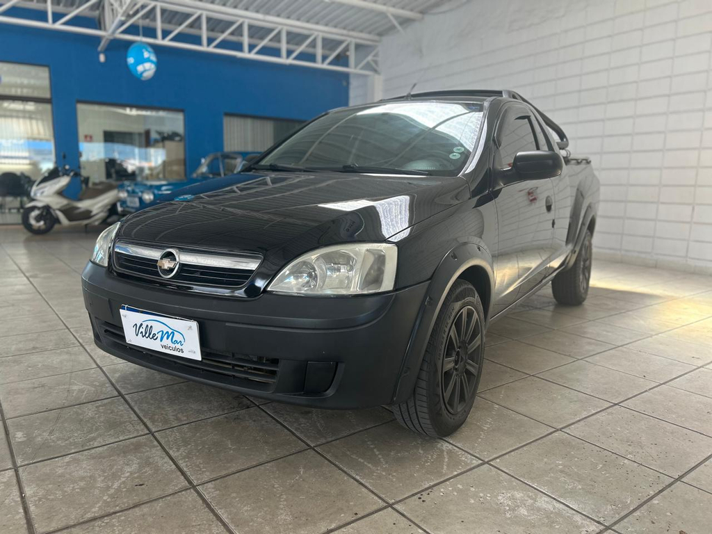 Chevrolet Montana Preto
