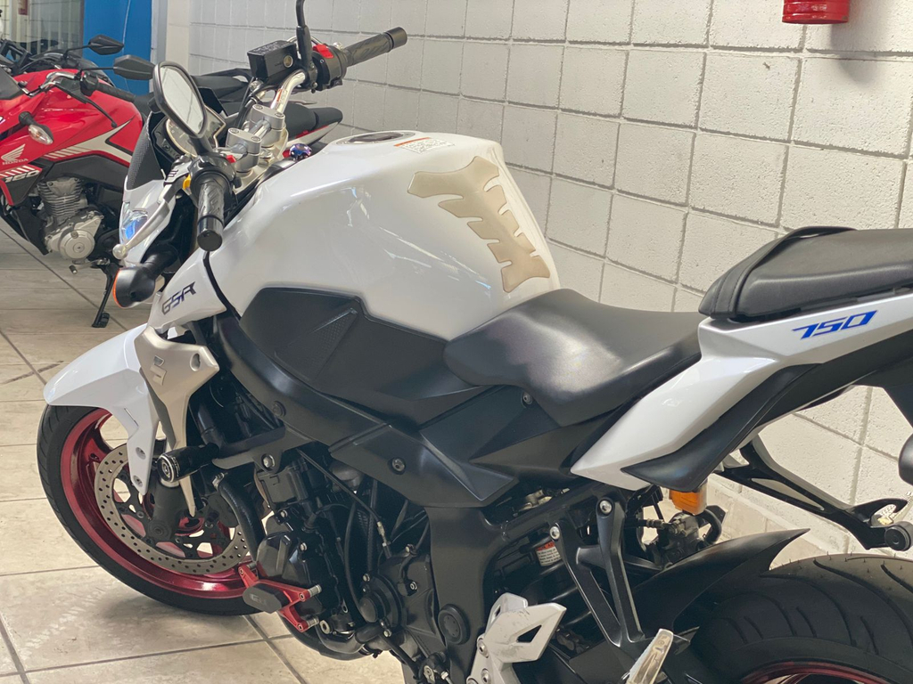 Suzuki GSR Branco
