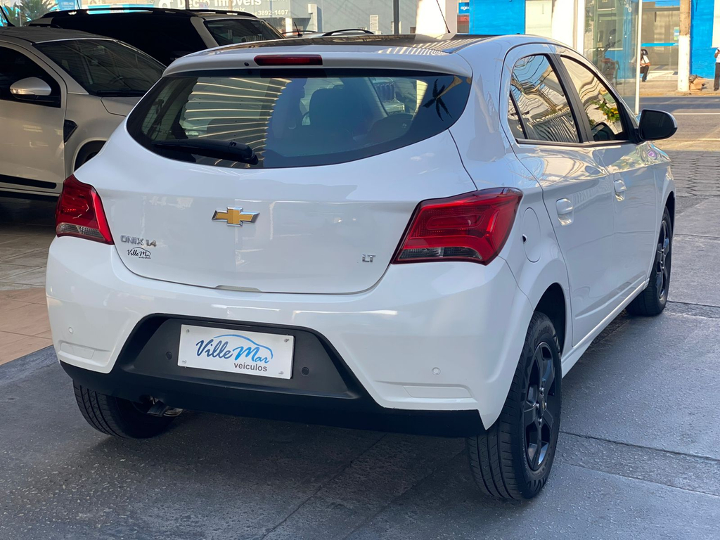 Chevrolet Onix Branco